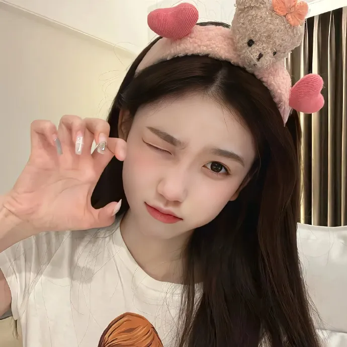 超模之女被曝夜店蹦迪，前后半年慈善晚宴画面流出